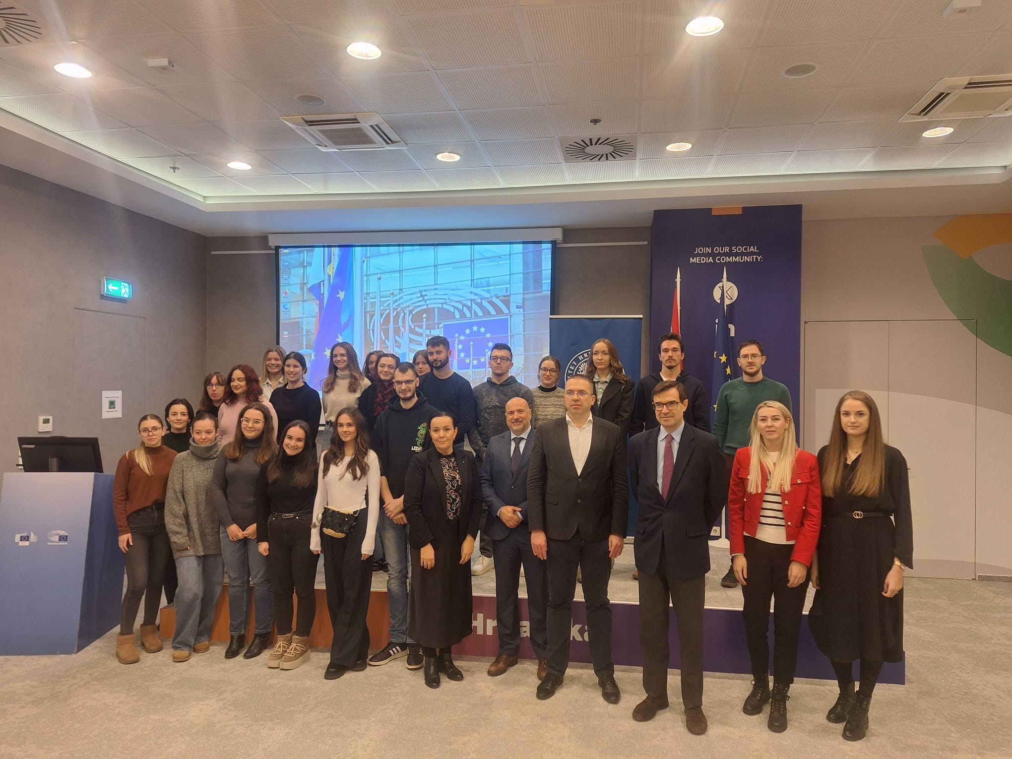 Students of the Faculty of Croatian Studies at the Office of the European Parliament in the Republic of Croatia